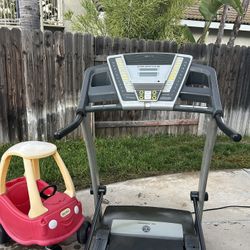 Treadmill, Gold's Gym,  Auto Incline, High End, Gym Quality, Quiet, Folds, Clean, Led Display