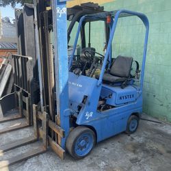 HYSTER FORKLIFT!!!! 2,500 LBS. CAPACITY!!!