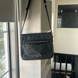 Louis Vuitton Damier Graphite Daniel MM Messenger Bag