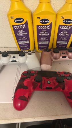 3 ps4 controllers