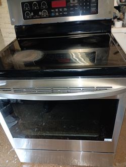 Clean Stainless/Black Electric Stove works Great Free delivery!