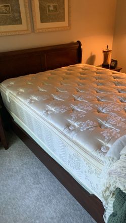 Queen size box spring and mattress