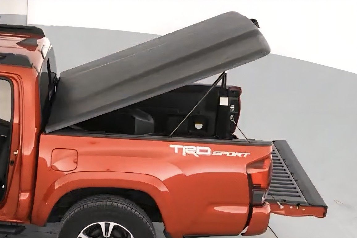 Undercover Elite Tonneau Cover – Fits 3rd Gen Tacoma (5.5ft Bed)