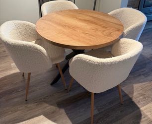 Round Dinner table