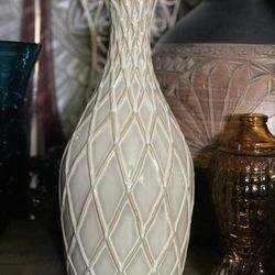 Tuscan Style vase 🏺 with Criss Cross Pattern 