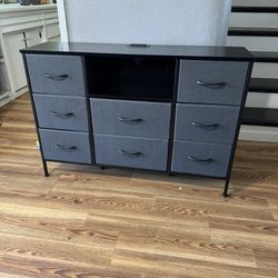 Drawers Dresser With Power Outlet 