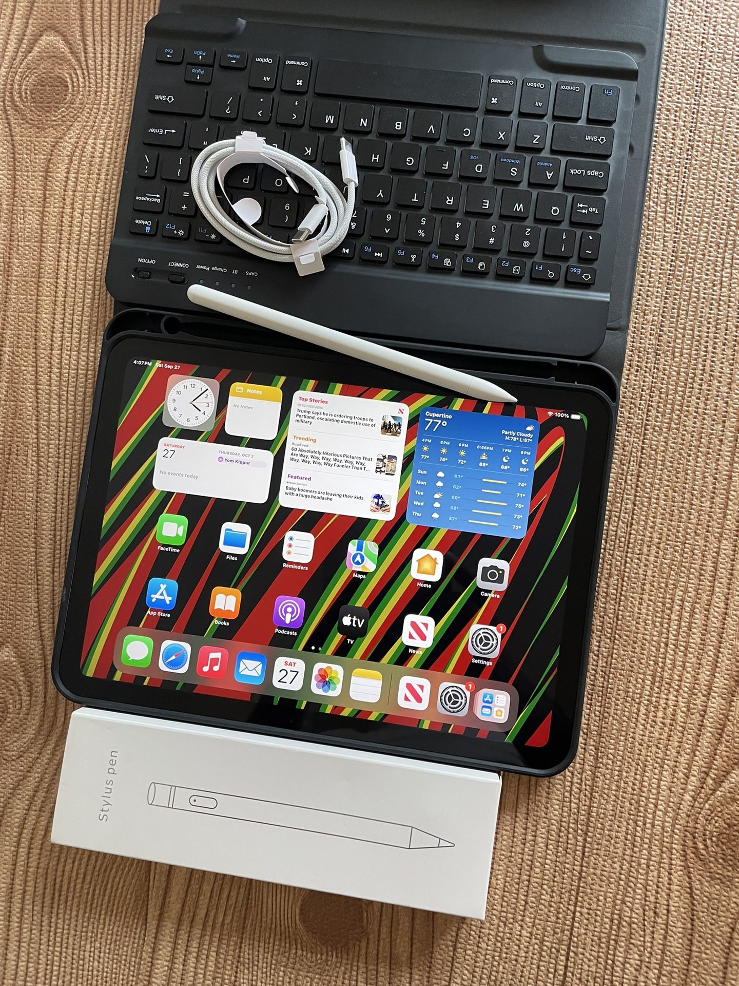 Apple iPad 10th Generation 256GB  With  Keyboard case and Pencil 