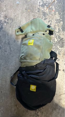 LILLEbaby Baby Carrier w Bag