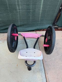 Radio Flyer Cyclone arm-powered ride-on toy, featuring a pink seat and ergonomic design for comfort.