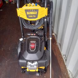 DEWALT 3300 PSI 2.4 GPM Gas Cold Water Pressure Washer with