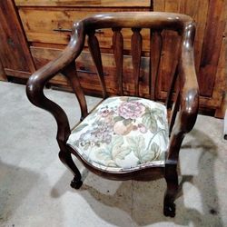 Antique Arm Chair With Claw Foot