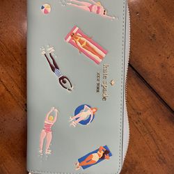 Brand new Kate spade wallet. wallet is large continental in poolside splash. Comes from a smoke free home. 