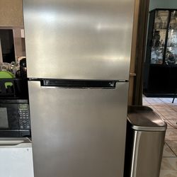 10.1 cu. ft. Top Freezer Refrigerator In Platinum Steel 