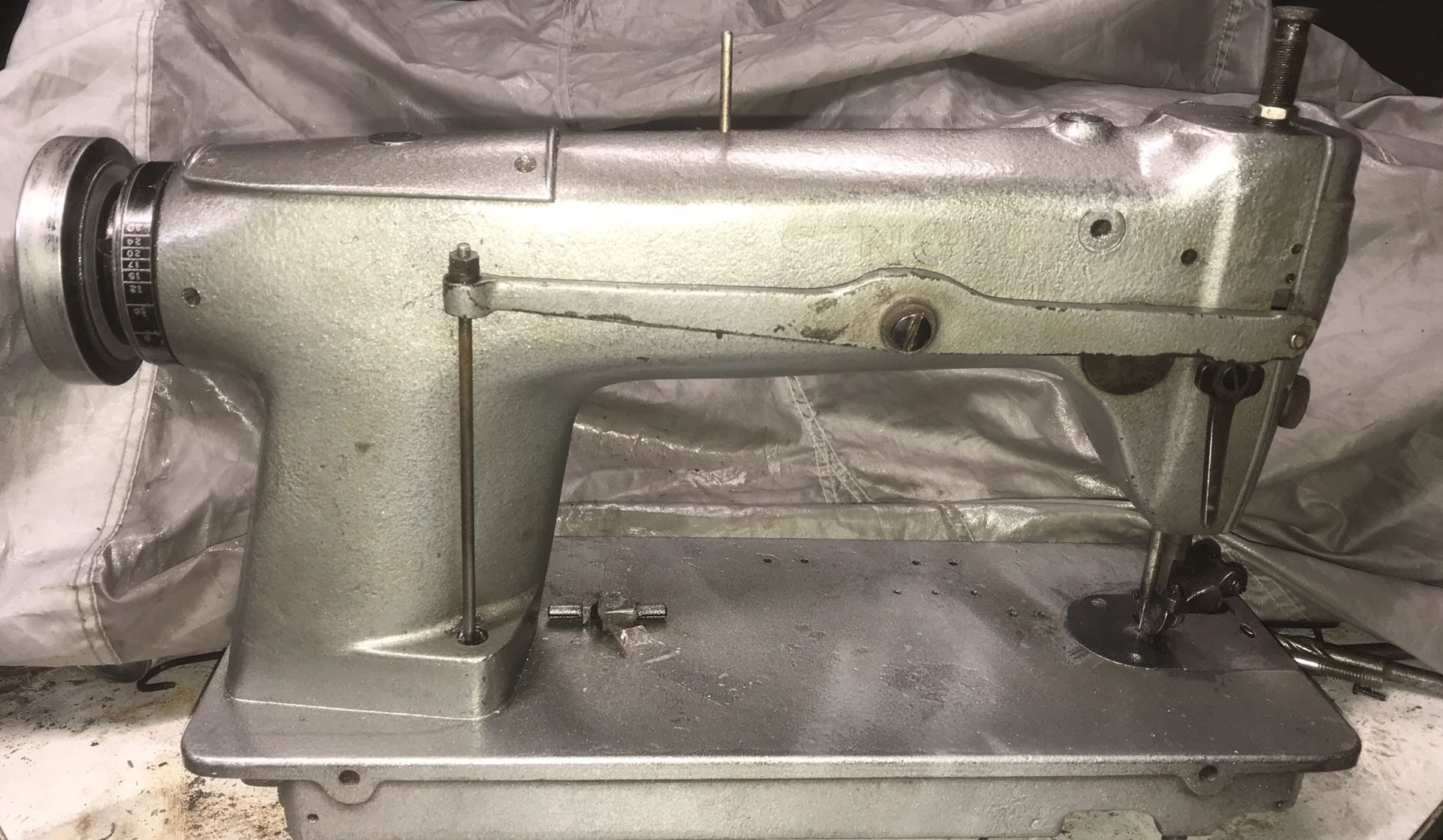SINGER 2811 INDUSTRIAL SEWING MACHINE for Sale in Cypress, TX OfferUp