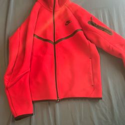 Red Nike Tech Fleece Medium 