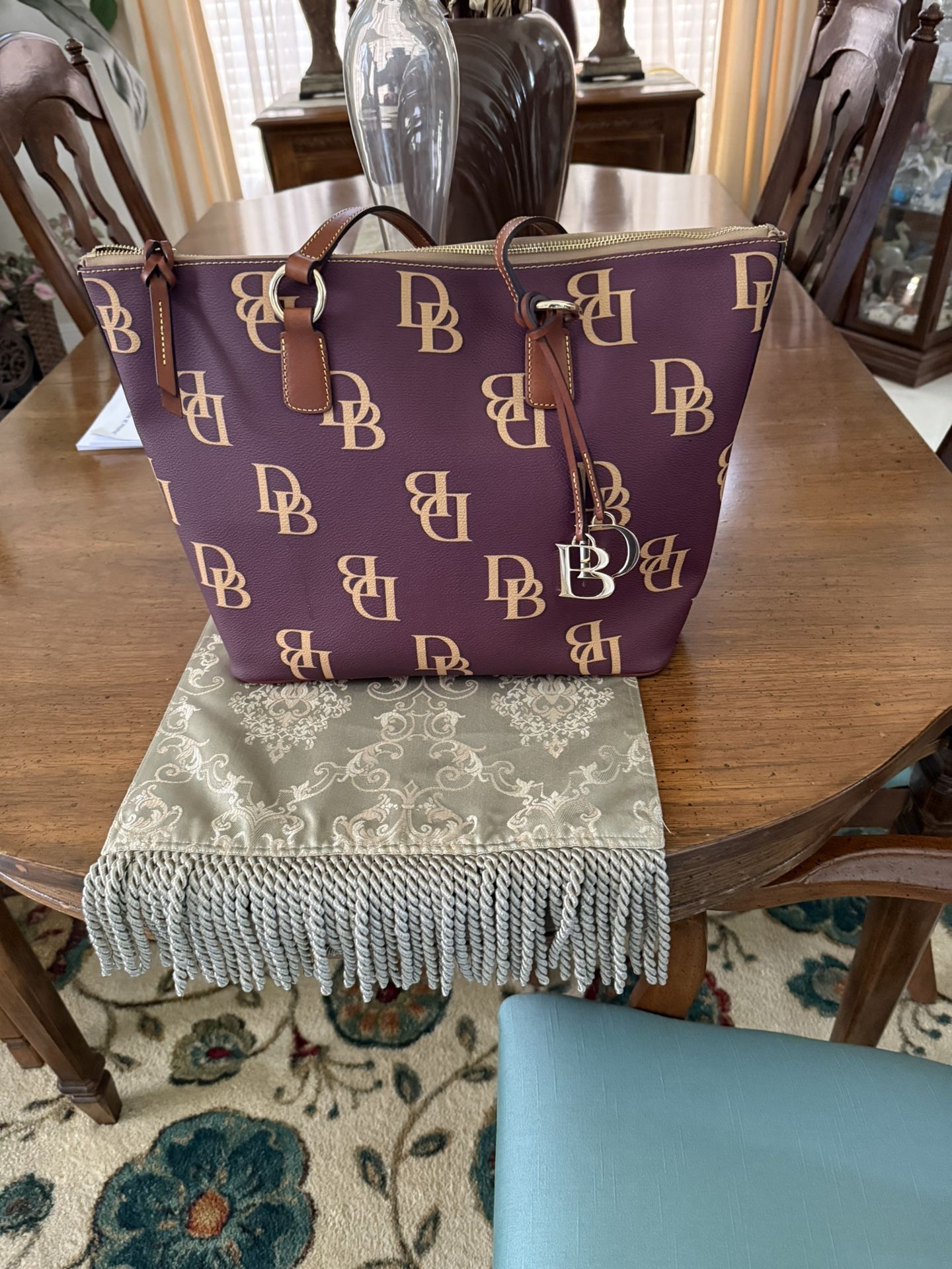 Dooney Bourke Signature Logo Tote/Shoulder Bag Burgundy Tan