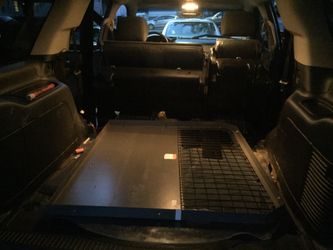 SUV trunk safety gate