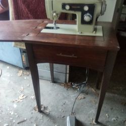 Singer Maching .Working..Pick Up In Selden .Price Is $30
