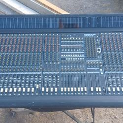 Mackie 40 Channel Mixer