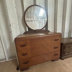 Dresser With Mirror 