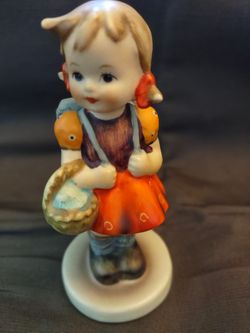 Hummel School Girl Figurine, #81/0