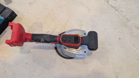 Tool for tiles