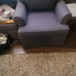 2 Sillones Individuales Con Su Otoman  en Total Son 4 Piezas Buenas Condiciones  $100/ 2