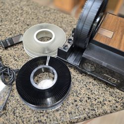 Sears 9874 Slide Projector, 3 Carousels And Remote