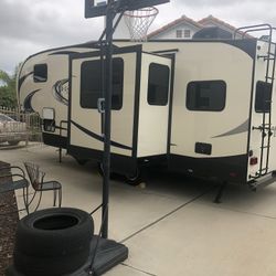 2017 Winnebago 25rks