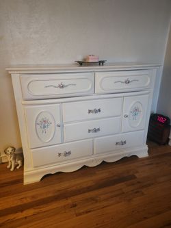 Beautifull  Dresser