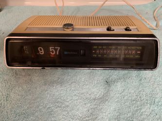 Vintage AM/FM alarm clock works great flip numbers