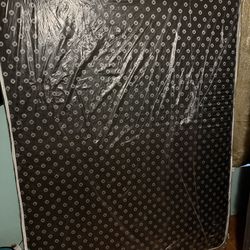 Sell a queen size bed