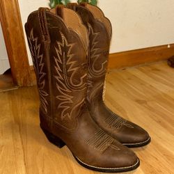 Woman’s 6.5 Ariat  Boots 