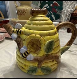 The Bombay Co. Inc. 1994 Bee Hive Ceramic Teapot Yellow Glazed