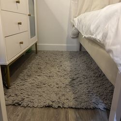 Grey bedroom rug