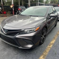 2020 Toyota Camry SE