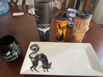 Halloween themed cups and plate