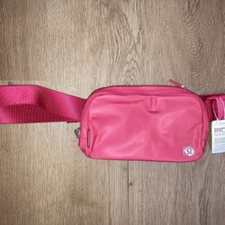 Lululemon Everywhere Belt Bag Fanny Pack Crossbody Purse 1L Pink Cherry Mist