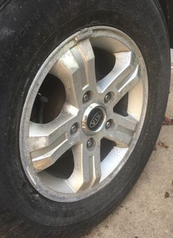 llantas con toy Rin i todas las partes kia sorento 2004