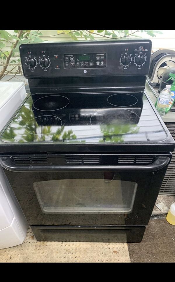 Ge black glass top stove / range / delivery available for Sale in Tampa