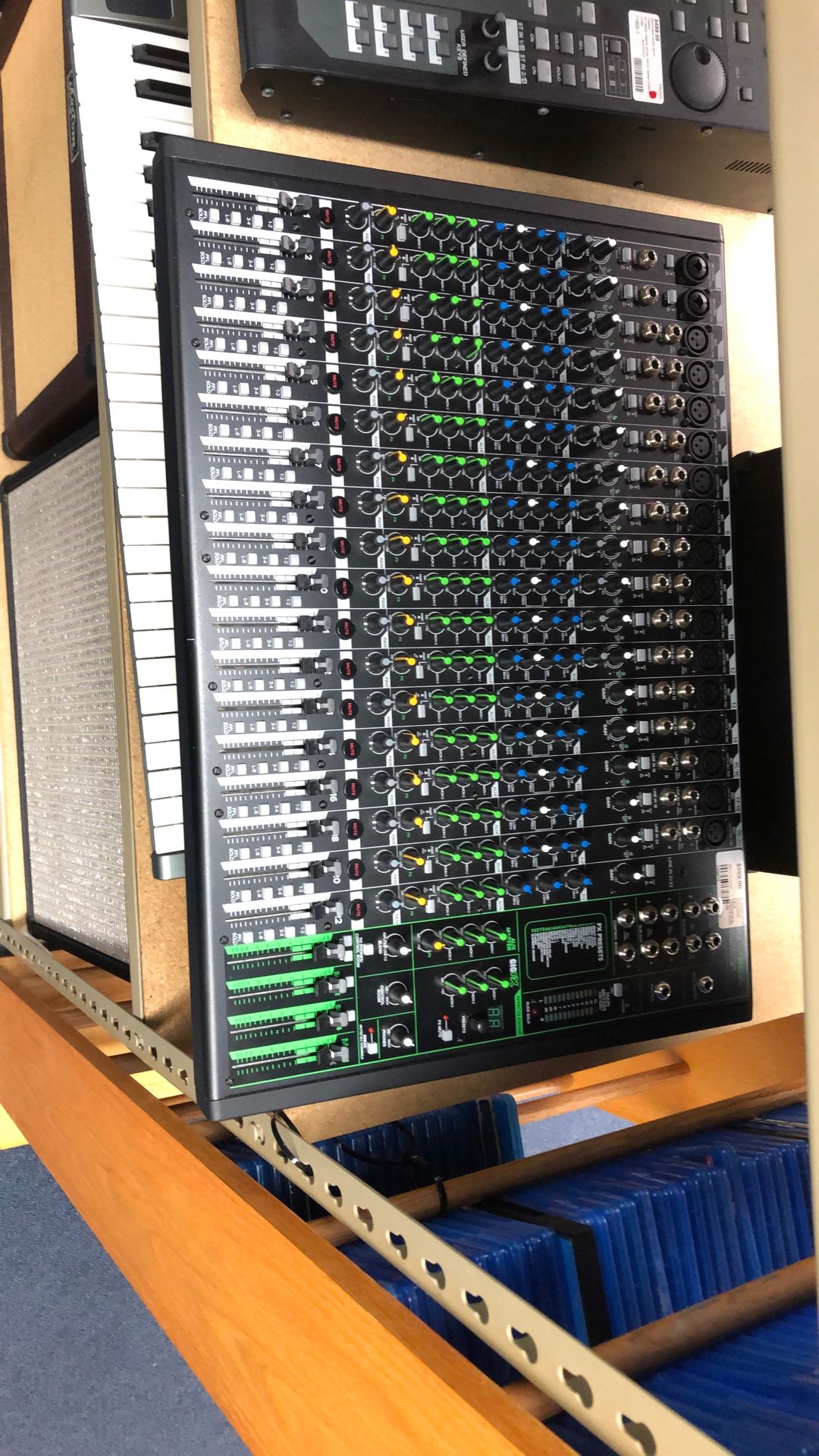 Mackie ProFX22v3 22-Channel Professional Effects Mixer With USB (70498775)