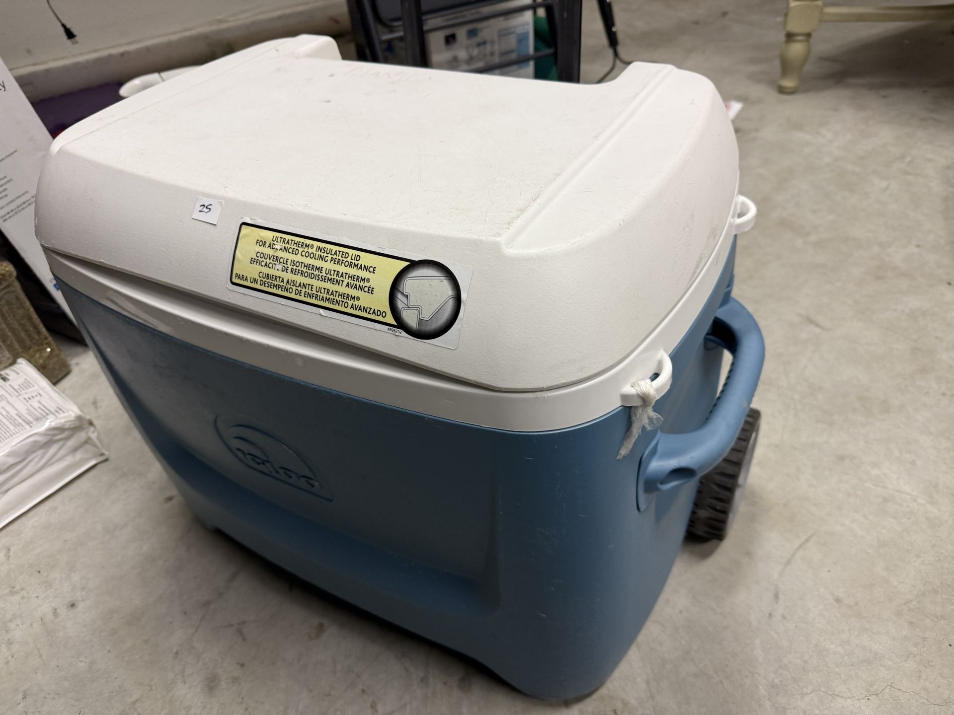 Igloo Water Cooler No with Wheels And Handle