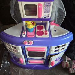 CHILDS KITCHEN PLASTIC PLAY SET
