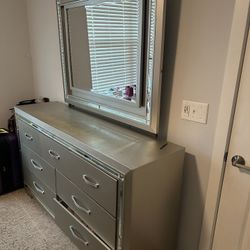 Queen Bedroom Drawer Set With mirror 
