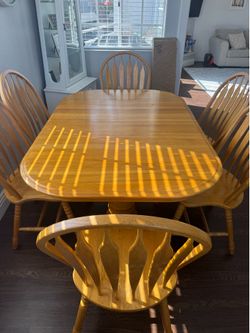 Solid Oak Pedestal Dining Table with 6 Windsor Chairs