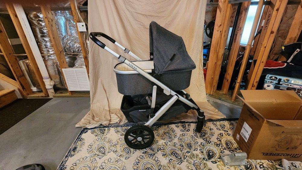 UPPAbaby Vista V2 Stroller - Great Condition, Fully Loaded with Accessories - $500