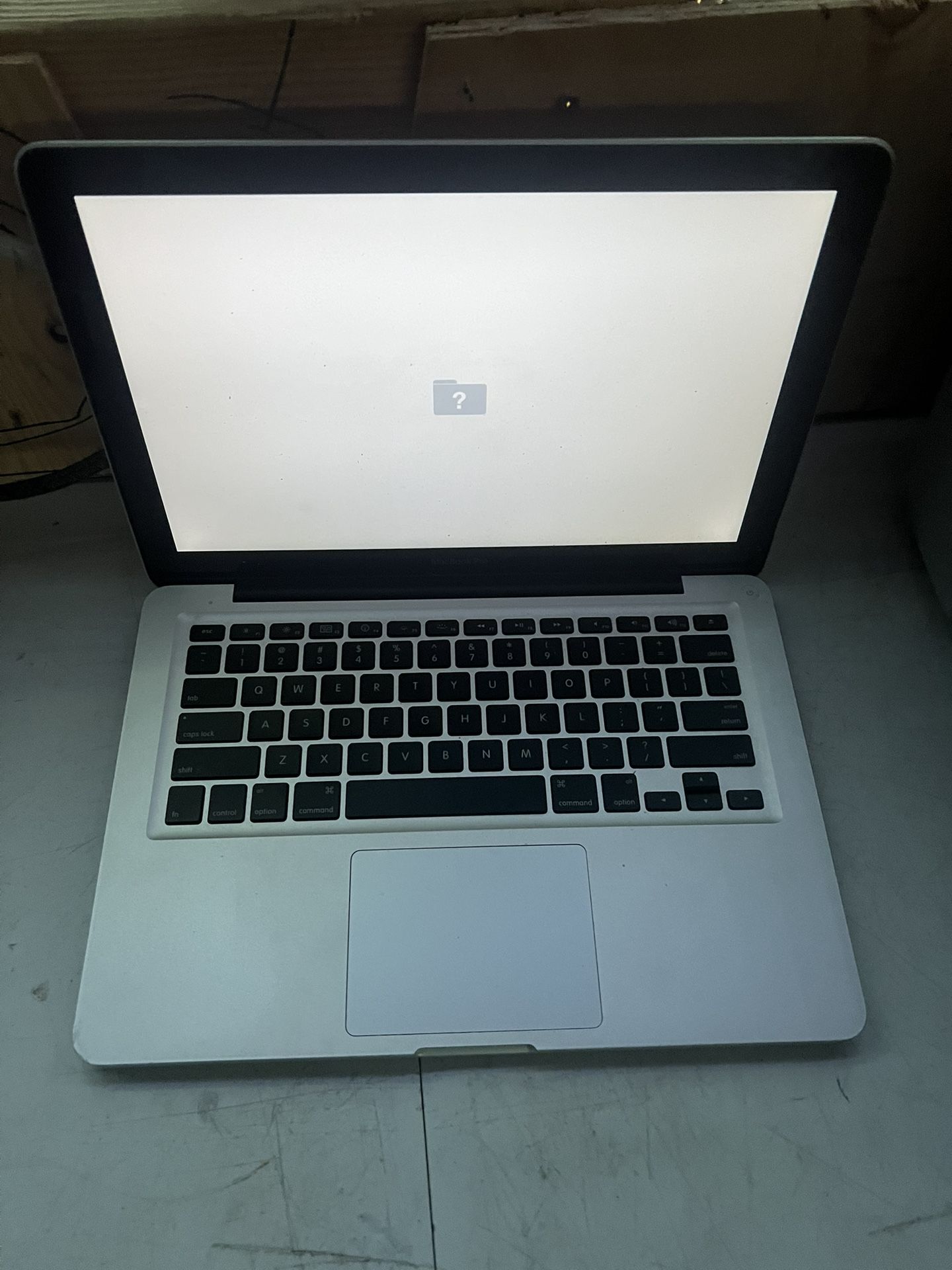 Apple MacBook Pro 13 Inch I5 2.4 GHz 8 Gb Ram And No Hard Drive!