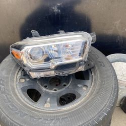 Headlight Toyota Tacoma 2016-2020