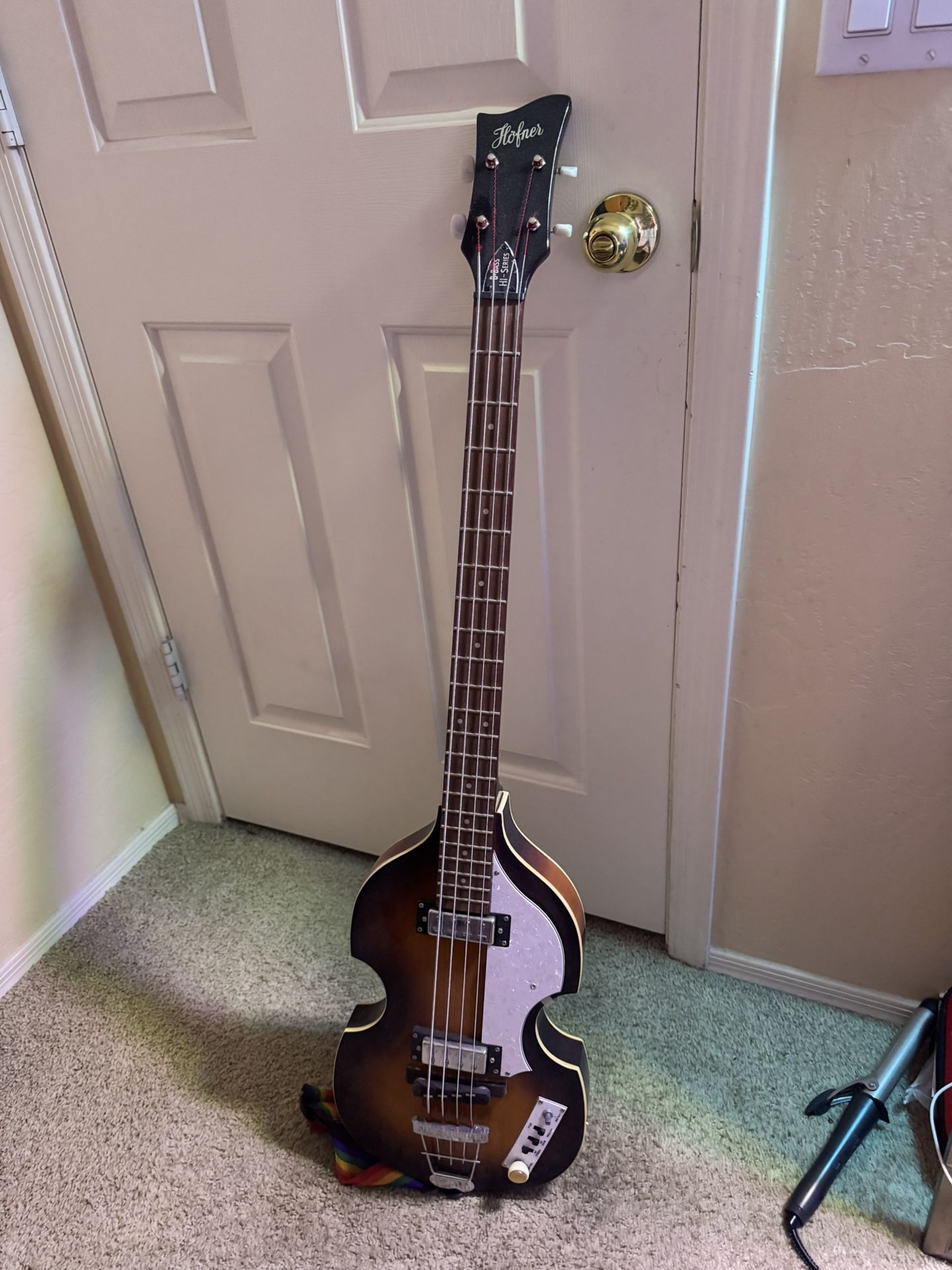 Rogue VB-100 Violin Bass Guitar Vintage