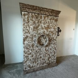 Entertainment TV Armoire 